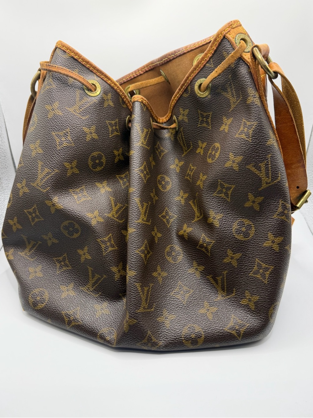 Louis Vuitton Monogram Bucket Shoulder Bag - Brown/Gold